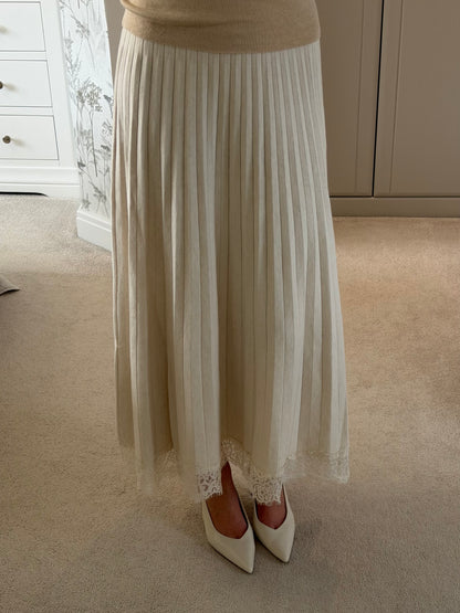 Lace Detail Knit Skirt