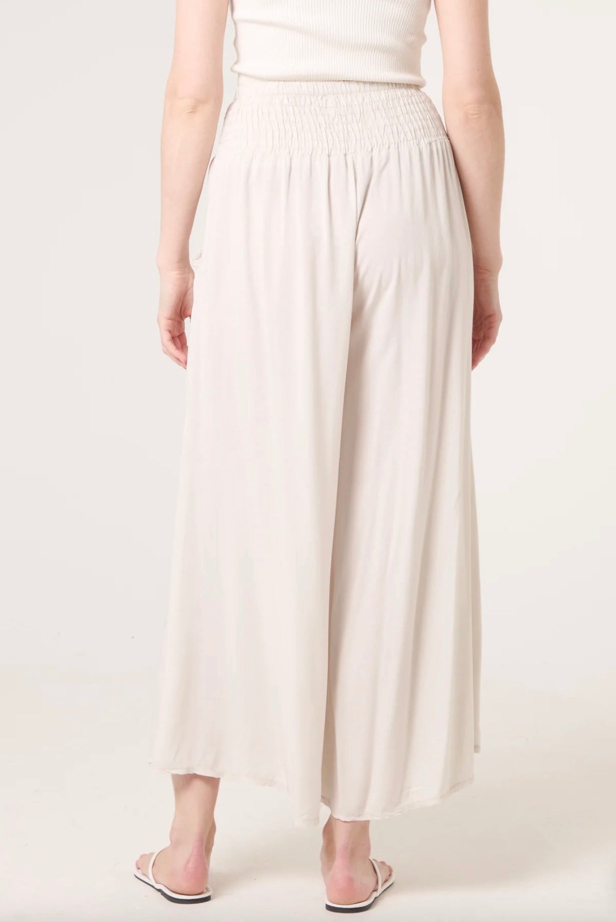 Cropped flowy trousers